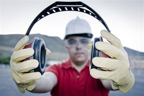 Tidak Boleh Asal Pakai Ini Cara Tepat Menggunakan Earmuff Safety