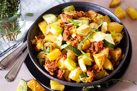 Kartoffel Zucchini Pfanne Mit Veganem Hack Simply Vegan