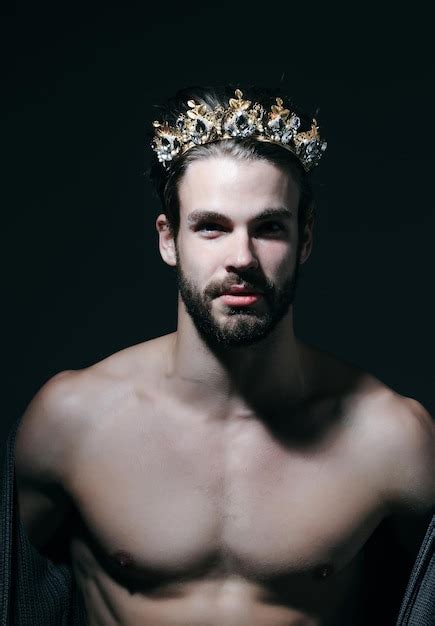 Freak Gay Et Travesti Avec La Poitrine Nue Photo Premium