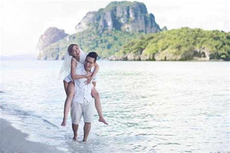 Hot girl và hot boy ngày 15 1 2018 Hé lộ bộ ảnh cưới của em gái Trấn Thành vợ chồng Trang Lou