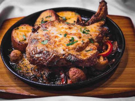 Стейк из свининой корейки - DaVinci Restaurant