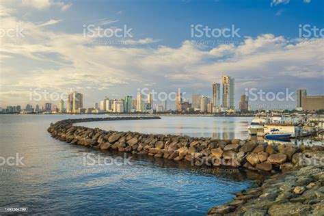 Port Of Manila At Manila Bay Stock Photo - Download Image Now ...