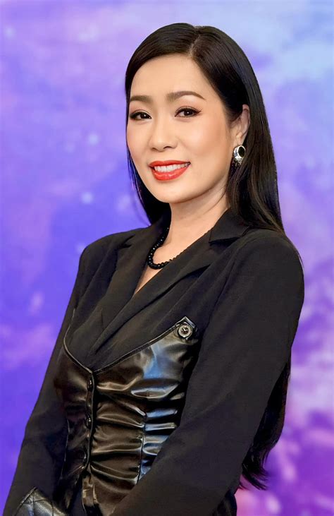 Trịnh Kim Chi diện bikini khoe vóc dáng gợi cảm ở tuổi U Báo Tri