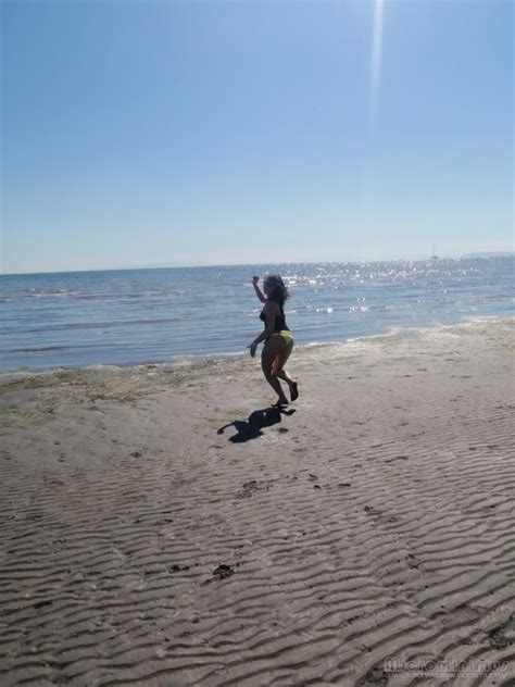 Bikini Model Stella Ray AI Enhanced P7160038 Topaz Denoise Porn Pic