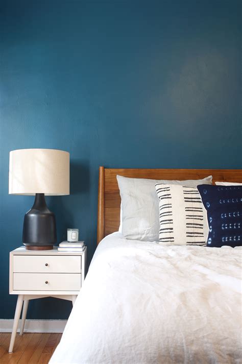 Dark Teal Bedroom Walls / The headboards in these 9 stylish rooms are ...