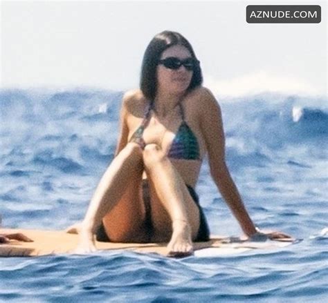 Kendall Jenner Sexy Chills Out In The Blazing Hot Sunshine In Nerano Aznude