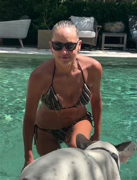 letnia Sharon Stone zachwyca w odważnym bikini