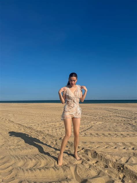 H U T Ng San Hi M Hoi Di N Bikini Sau Khi L Y Ch Ng