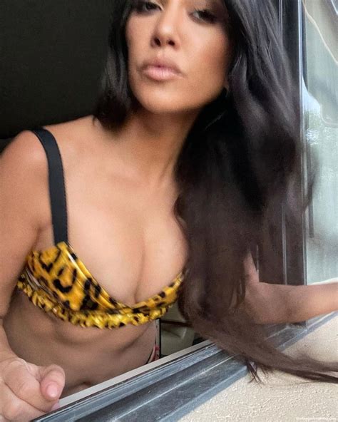 Kourtney Kardashian Flaunts Her Tits Photos Thefappening