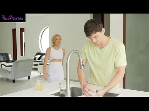 Laura Bentley Le Drena La Polla A Su Hijastro Cuando Su Marido Sale De Casa XVIDEOS