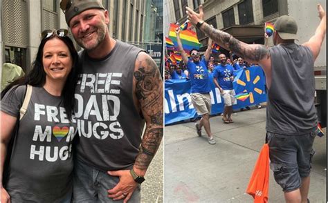 Orgullo Gay Mamás y papás regalan abrazos en marchas LGBTTTI Grupo Milenio