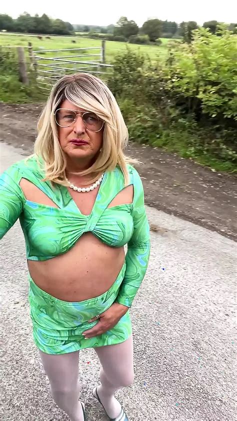 Amateur Crossdresser Kellycd Sexy Milf Masturb Ndose Por El Carril Xhamster