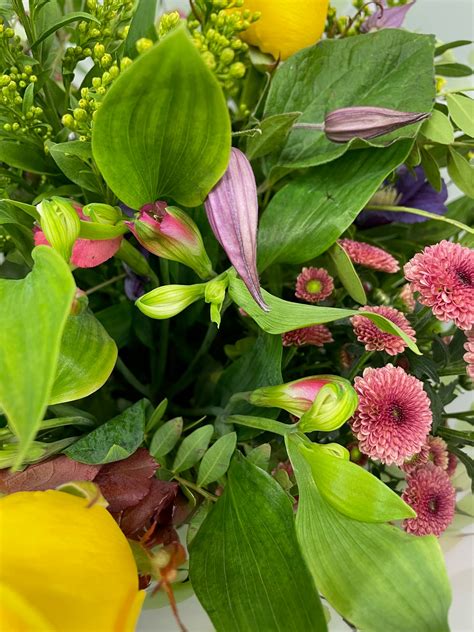 hand tied flower bouquet 4