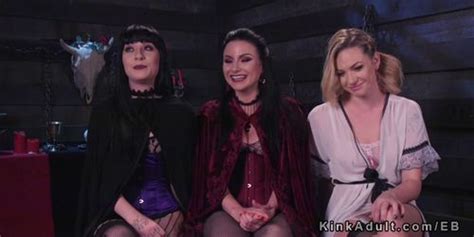 Lesbo Babe Gets Anal Double Penetration Tnaflix