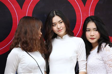 Hot girl trường Phan Đình Phùng nền nã với áo dài trong ngày hội bế