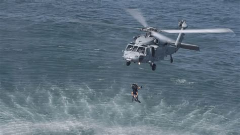 Us Navy Recovers Downed Helicopter From San Diego Bay Maritime And