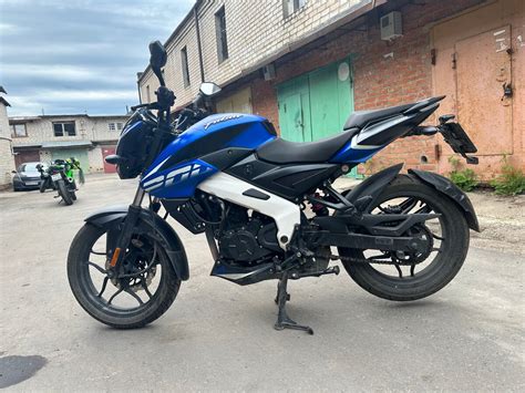 Купить б у Bajaj Pulsar NS 200 карбюратор 6 передач в Москве синий naked bike 2021 года на Авто
