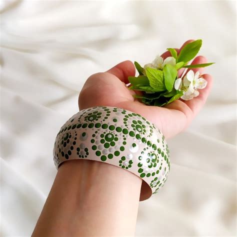 Деревянный браслет