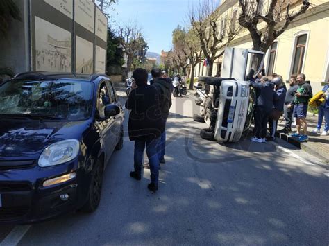 Piano Di Sorrento Incidente A Via Carlo Amalfi Auto Ribaltata Donna