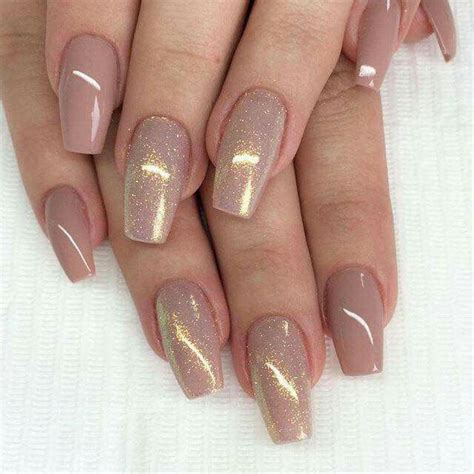 Uñas con tonos Nude y palo de rosa Foro Belleza bodas mx