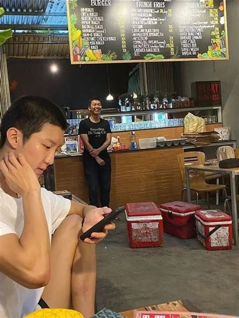 Editan Foto Idol K Pop Lagi Nongkrong Di Kafe Ini Bikin Halu Hot Liputan