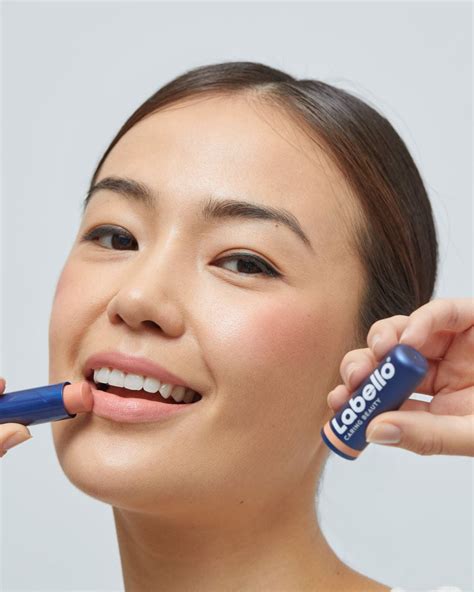 Baume à lèvres coloré LABELLO Caring Beauty Nude NIVEA