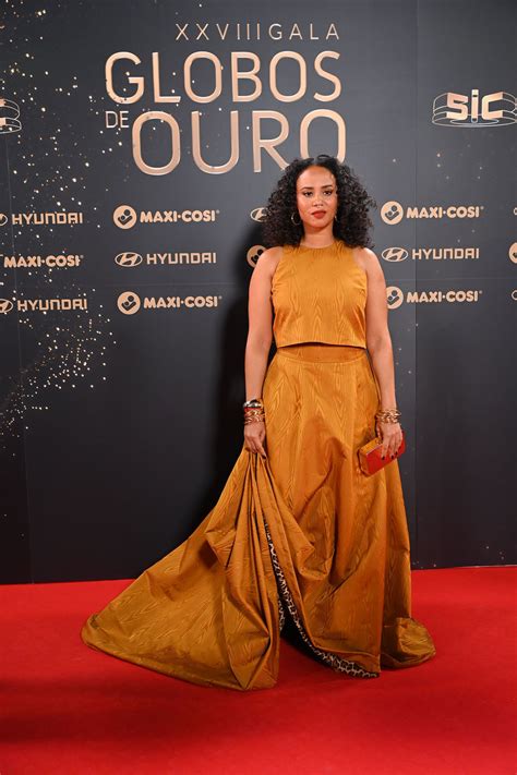 O Casaco De Sara Matos E O Naked Dress De Ana Moura Looks Dos Globos De Ouro Que N O Nos