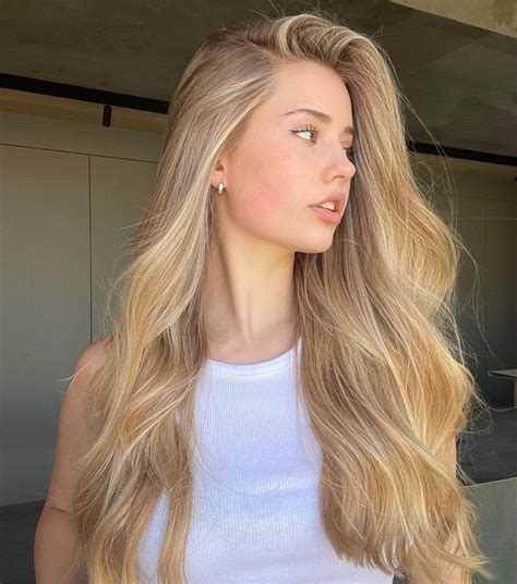 Tatiana Kaer Medium Blonde Hair Blonde Hair Inspiration Warm Blonde Hair