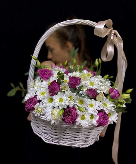 Маленький букет в корзинке - 75 фото