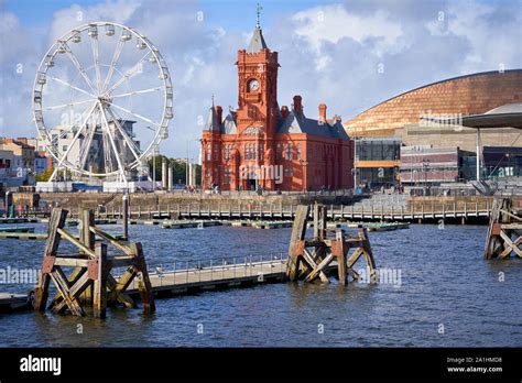 Waterfront Restaurants Cardiff Bay Hi Res Stock Photography And Images