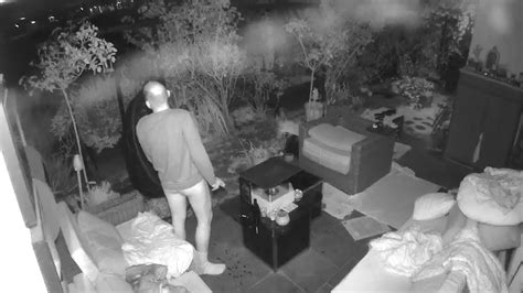 Cum cayendo atrapado en la cámara de seguridad al aire libre XVIDEOS