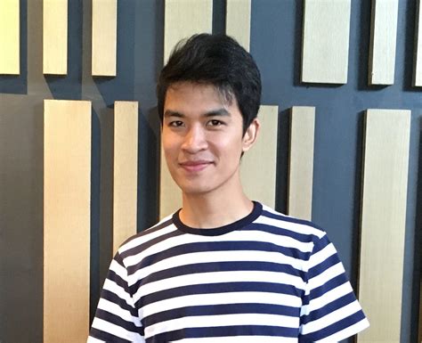 Efraim Manurung Medium