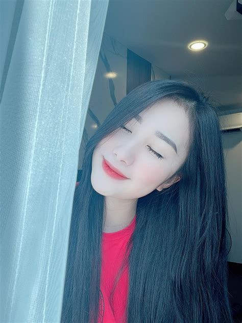 Chân dung và profile đầy đủ của hot girl nhún nhảy Hạ còn vương nắng