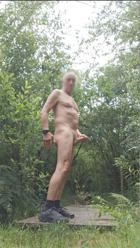 EXHIBITIONIST SEXSHOW IN OPENBARE BOSSEN MET LEKKER CUMSHOT Nude