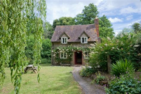 This English cottage could quite possibly be the most romantic place to ...