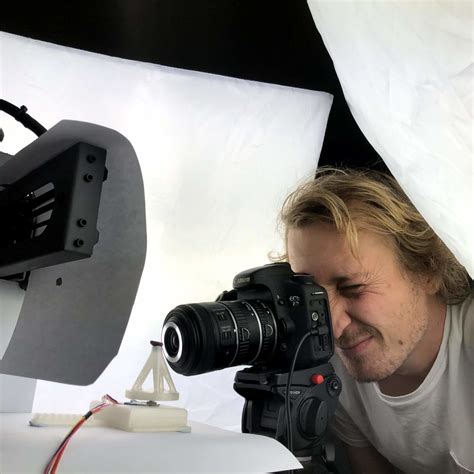 honours scholarships open   world  opportunity griffith news