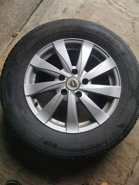Alu felger m relativt slitte sommerdekk. 215 65 R16. | FINN torget