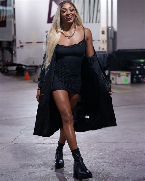 Dijonai Carringtons Hot Selfies Bootymotiontv