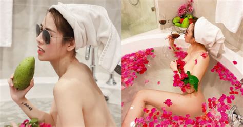 Qu V N B T Ng Tung Nh Nude To N T P Khoe Th N T O B O Trong B N T M Nh Ng Cho H I Qu Xo I