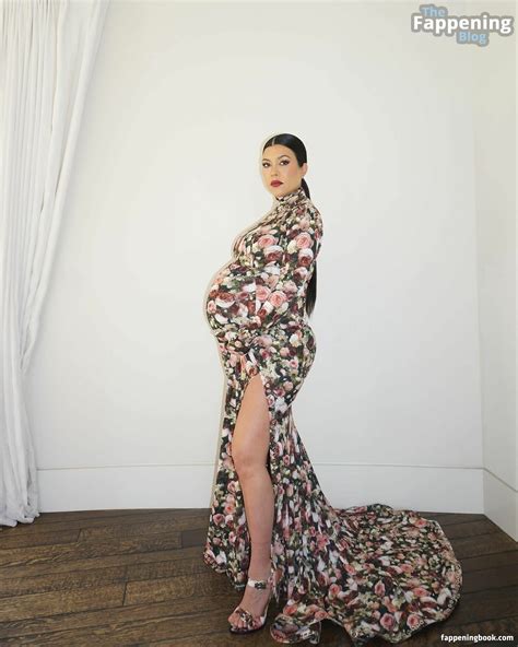 Kourtney Kardashian Nude OnlyFans Leaks Fappening FappeningBook