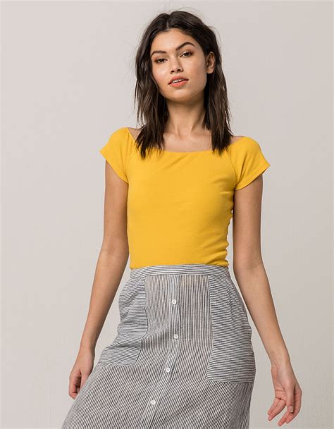 Sky And Sparrow Ribbed Off The Shoulder Mustard Womens Crop Tee