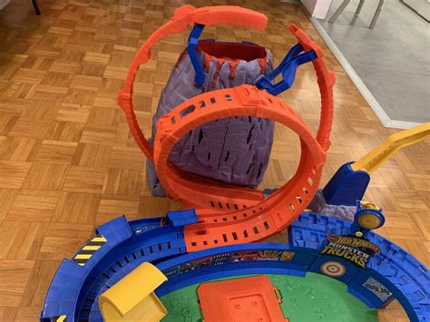 Prodajem Hot Wheels Monster Truck Vulkan