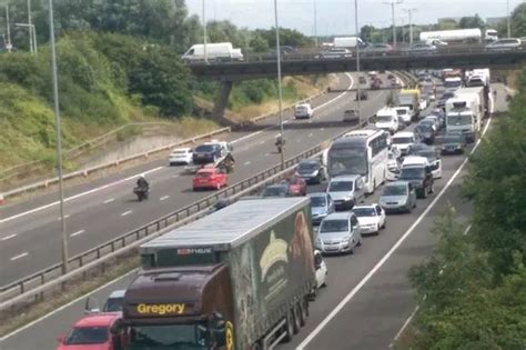 M4 Crash Lorry And Two Car Crash Causes Tailbacks Berkshire Live