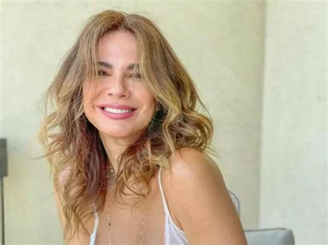 Luciana Gimenez Quase Explode Decote Em Lingerie Transparente E Filosofa Na Web