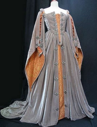 Elizabeth’s Grey Gown (Elizabeth, 1998) | Tudor Costume