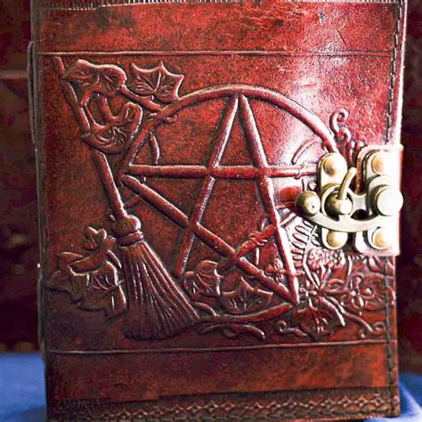 Книга теней с замком "Пентаграмма и метла" купить по цене 3 270 ...