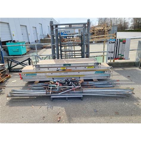 Large Lot Of Scaffolding Inc Uprights Crossbars And Decking Able