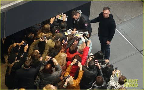 Hugh Jackman Sports A Bandage While Signing Autographs Photo 3238050