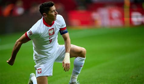 Alarm Bells Ringing At Barça Lewandowski Played Injured Against Poland