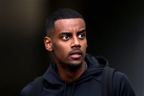 Pundit Now Decides Who Is Better Newcastle United S Alexander Isak Or Aston Villa Star Ollie